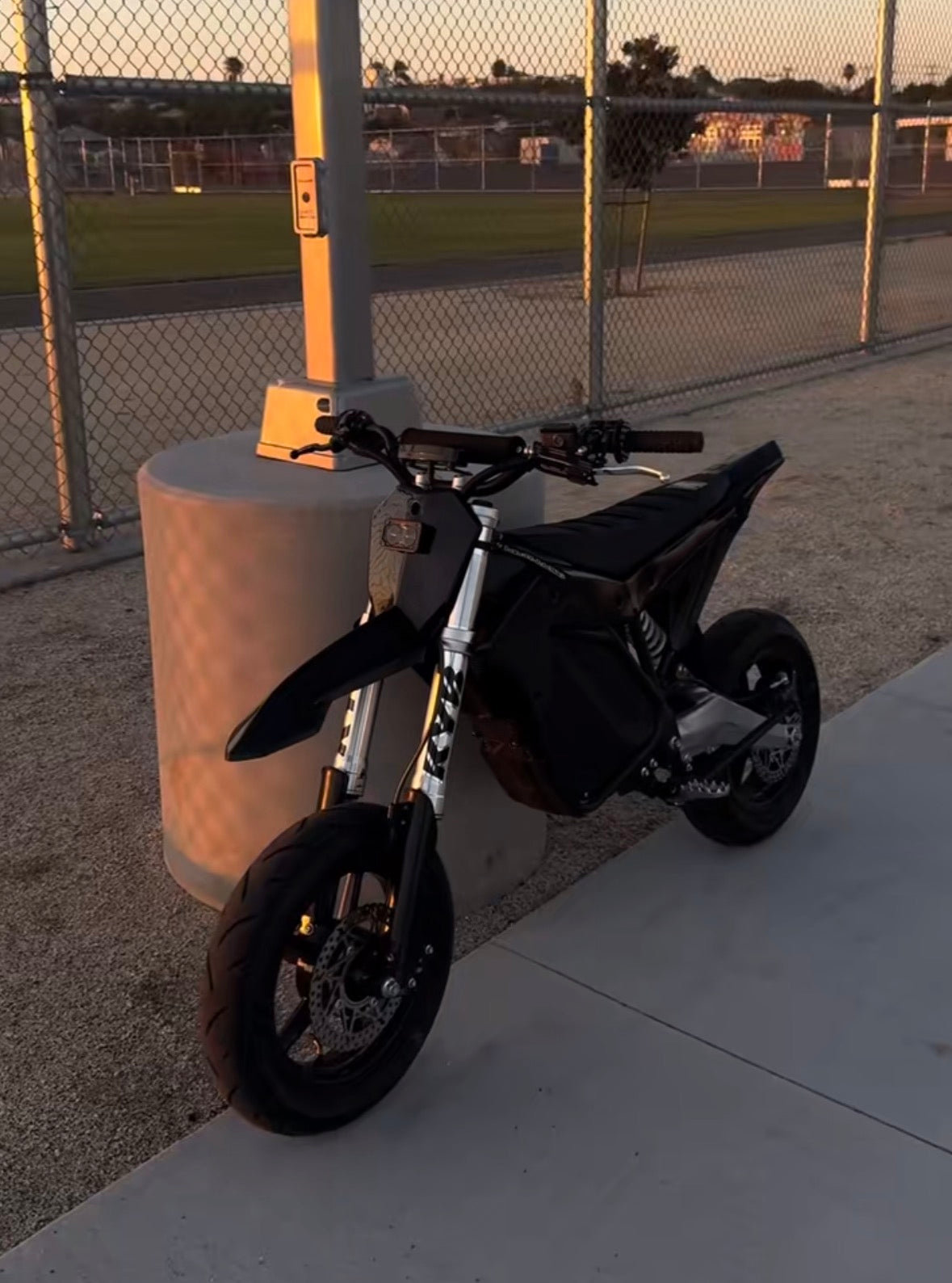 ETM RTR front number plate+Baja Light (Battery Powered)